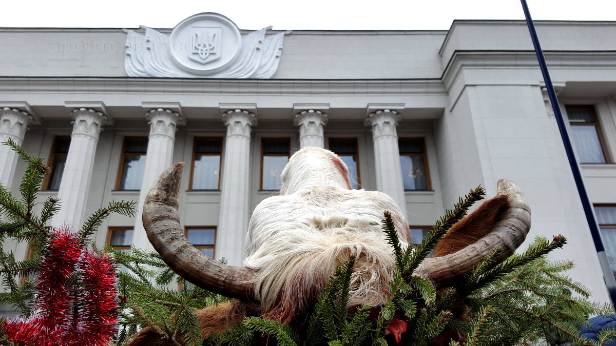 Под зданием Верховной рады Украины проводят митинг около 800 аграриев 