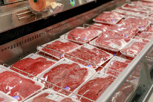 Супермаркеты в США ограничили продажу мясопродуктов из-за эпидемии