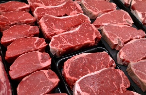 Генеральный директор комбината "Хороший вкус" рассказал губернатору о положении дел в уральской мясной отрасли.