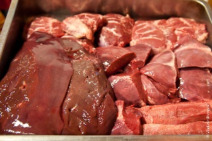 В России сожгли 20 тонн мяса из Европы, ввезенного несмотря на эмбарго