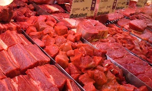 В Германии в супермаркетах продавали напичканное иголками мясо В Германии в супермаркетах продавали напичканное иголками мясо