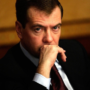 Медведев предложил запретить вывоз продуктов в недружественные страны