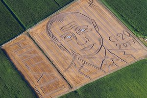 Итальянский фермер создал на поле огромный портрет Путина