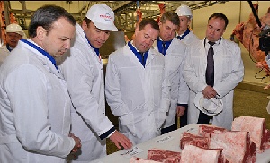 Медведев обсудил в Брянской области вопросы развития животноводства