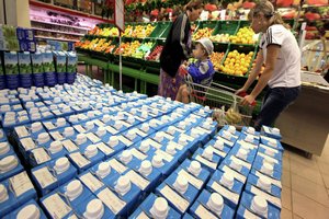 Путин поручил ФАС разобраться с высокими ценами на молоко 