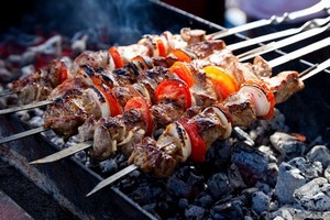 Росстат подсчитал стоимость продуктов для шашлыков к майским праздникам