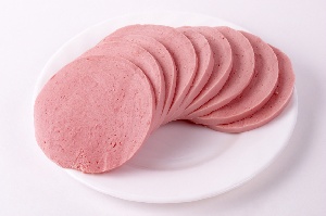 В Брянске продавали белорусскую «Докторскую» колбасу с антибиотиками