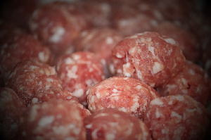 Мясокомбинат в Находке накажут за фальсификацию продукции