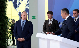 Президент России Владимир Путин запустил комбикормовый завод "Русагро-Приморье" в рамках ВЭФ. Президент России Владимир Путин запустил комбикормовый завод "Русагро-Приморье" в рамках ВЭФ.