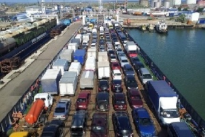 Фурам с мясом и фруктами дадут «зелёный свет» на Керченской переправе