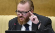 Виталий Милонов предложил клеить на бургеры предупреждения об опасности