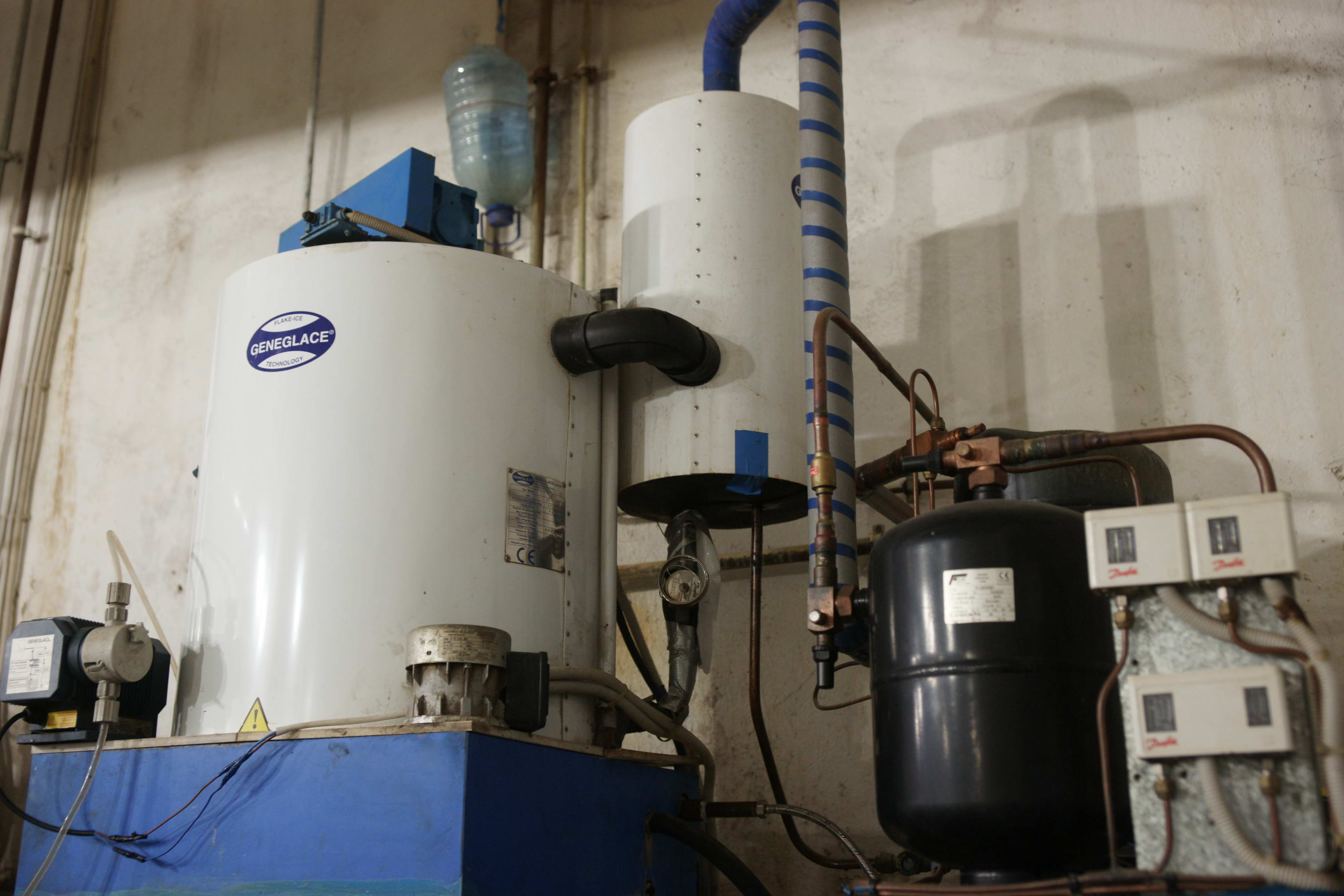 Льдогенератор чешуйчатого льда и холод. установка фреон 6т-24 часа