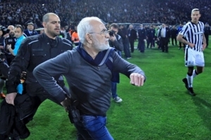  Угрожавший оружием российский бизнесмен прервал футбольный матч в Греции