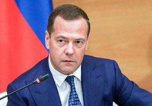 Медведев не исключает, что Россия откажется от пластиковой посуды по примеру ЕС