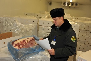 Смоленские таможенники не пропустили польское мясо в РФ