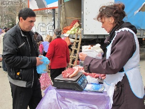 50 тонн мяса привезли на ярмарку в Караганду 50 тонн мяса привезли на ярмарку в Караганду
