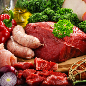 Рост производства свинины и мяса птицы в РФ привел к снижению цен на них в 2022 году