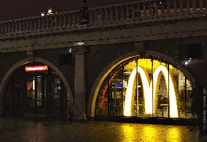 Суд не стал открывать "Макдоналдс" на Манежной площади в Москве