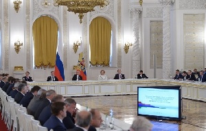Владимир Путин призвал создать экономическую политику с упором на развитие реального сектора