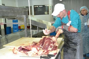 Краевой конкурс "Лучший по профессии" в номинации "обвальщик мяса" прошел в Алтайском крае