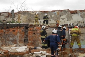 В Новосибирске заброшенный цех скотобойни рухнул на рабочих 