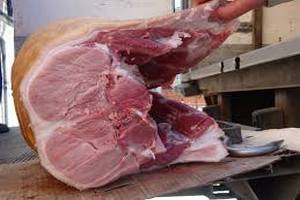 В Крым не пустили 17 тонн свинины из Украины