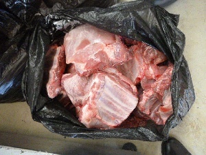 Калининградец спрятал в машине более 400 кг свинины из Польши