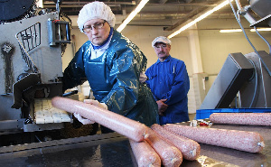 Производители мясных изделий попросили правительство помочь повысить цены  