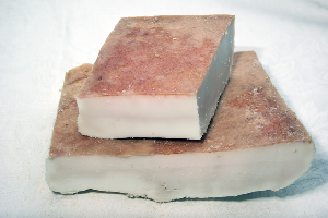 Свиной шпик попал под санкции петербургского управления ветеринарии