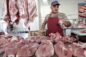 На рынках Крыма запретили продажу свинины 