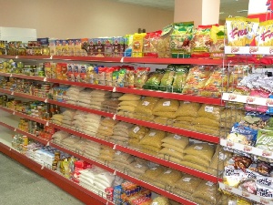 СМИ: Не менее половины ассортимента продуктов в рознице должно быть российского производства