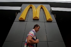 Суд оштрафовал «Макдоналдс» на 300 тысяч рублей за кишечные палочки в полуфабрикатах Суд оштрафовал «Макдоналдс» на 300 тысяч рублей за кишечные палочки в полуфабрикатах