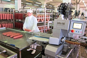 В Викуловском районе Тюменской области возобновил работу цех по производству колбасы