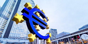 Курс евро впервые почти за 6 лет превысил 94 рубля