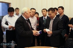 Китайская делегация посетила череповецкий мясокомбинат и оценила копченую колбасу