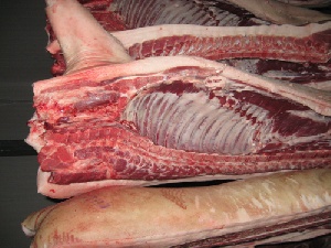 Провоз контрабандного мяса пассажирами украинских поездов возрос в 10 раз