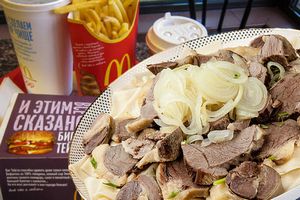 Ресторан McDonald’s в Астане предлагают переименовать в Besh Bar Mac