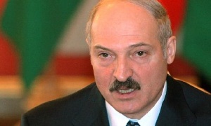Президент Белоруссии Александр Лукашенко обвинил Россию в нарушении норм Таможенного союза в связи с запретом на поставки продовольствия с некоторых предприятий республики