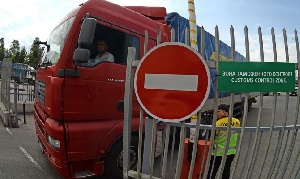 Таможенники займутся поиском запрещенных продуктов по всей стране