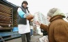 Большинство россиян согласны получать талоны на еду