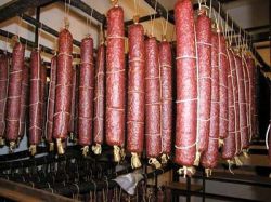 В Саратове обнаружен антисанитарный колбасный цех