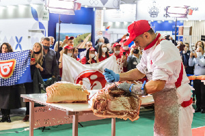 Лучшие обвальщики продемонстрировали мастерство на выставке "Агропродмаш-2020"