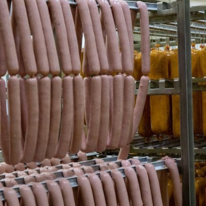 Челябинский мясокомбинат в 7,5 раза сократил чистую прибыль Челябинский мясокомбинат в 7,5 раза сократил чистую прибыль