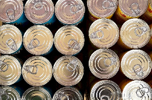 Курганский мясокомбинат изготовил почти четыре тысячи килограммов консервов из неизвестного сырья: ведется проверка