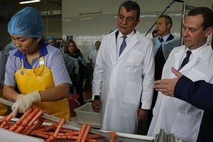 Медведев побывал на мясоперерабатывающем заводе в Бурятии Медведев побывал на мясоперерабатывающем заводе в Бурятии