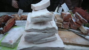 Более 21 тонны сала из Украины задержано в Белгородской области