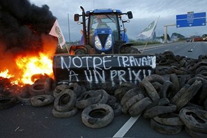 Французские фермеры потребовали от Парижа договориться с Россией о снятии эмбарго