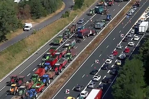 В Париже начинается акция протеста фермеров, в город направляются свыше 1500 тракторов