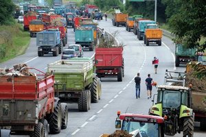 Новая акция фермеров против кризиса в АПК прошла во Франции