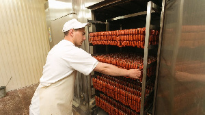 Мостовской мясокомбинат выставил на продажу дебиторку за 124,9 млн рублей